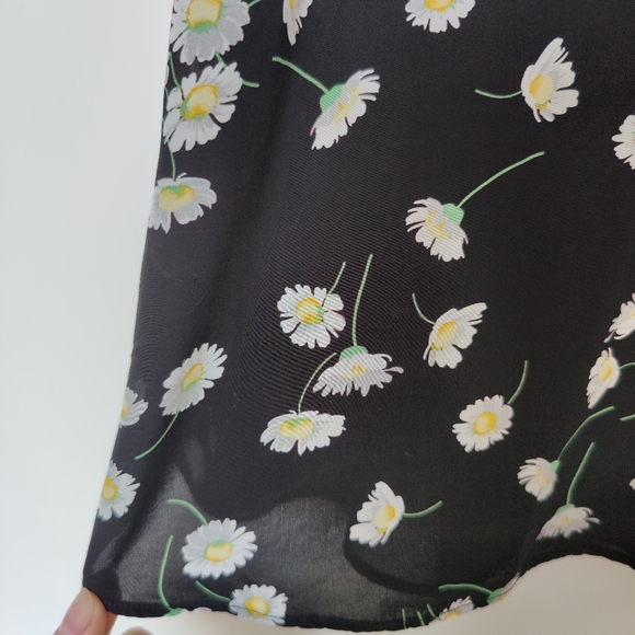 Massimo Dutti daisy floral camisole black, Size 2 - Picture 7 of 9